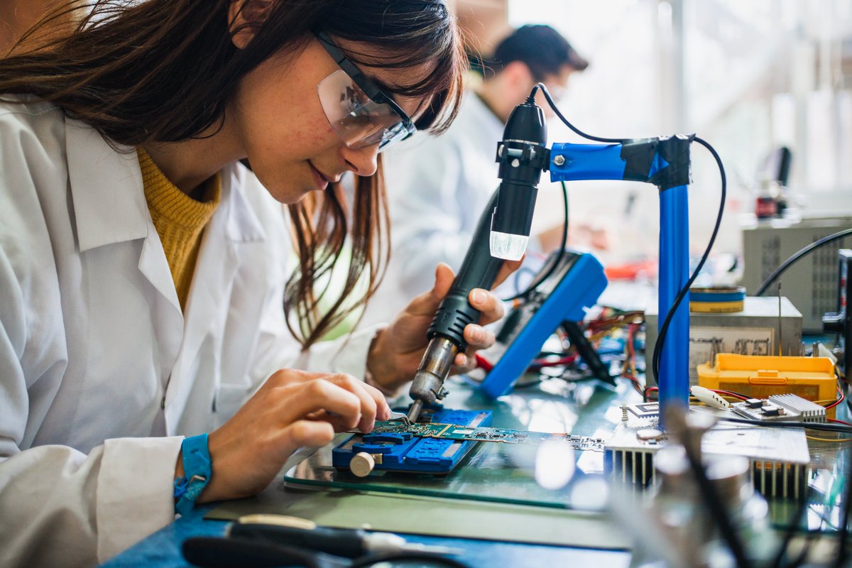 👩‍🎓🧑‍🎓What links materials which remove ‘forever’ chemicals from wastewater &amp; organic tampons? They are both products developed by businesses founded by graduates who came to the UK as international students.

Find out more:

russellgroup.ac.uk/policy/policy-…

#WeAreInternational