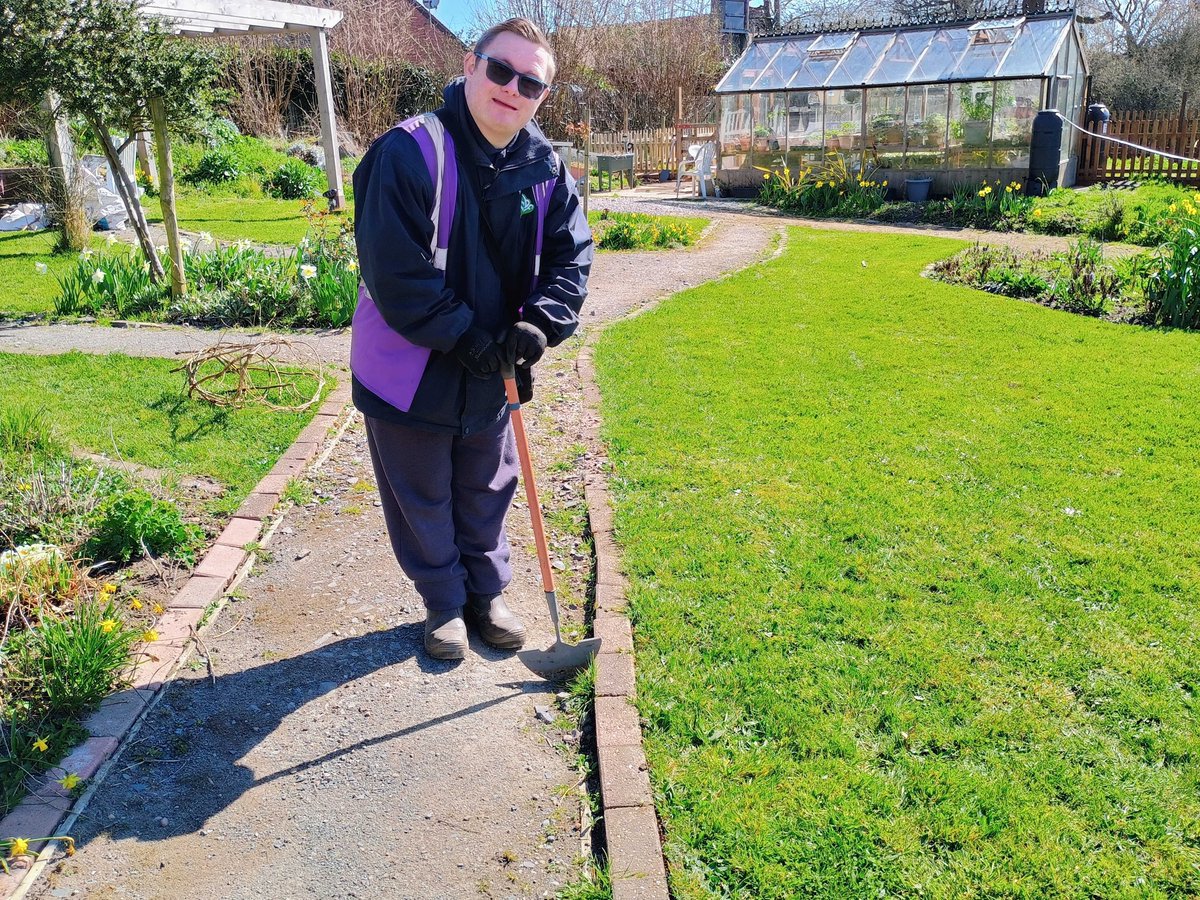 Keeping the sensory garden lawn in tip top condition with some edging to keep it looking neat and tidy ☀️