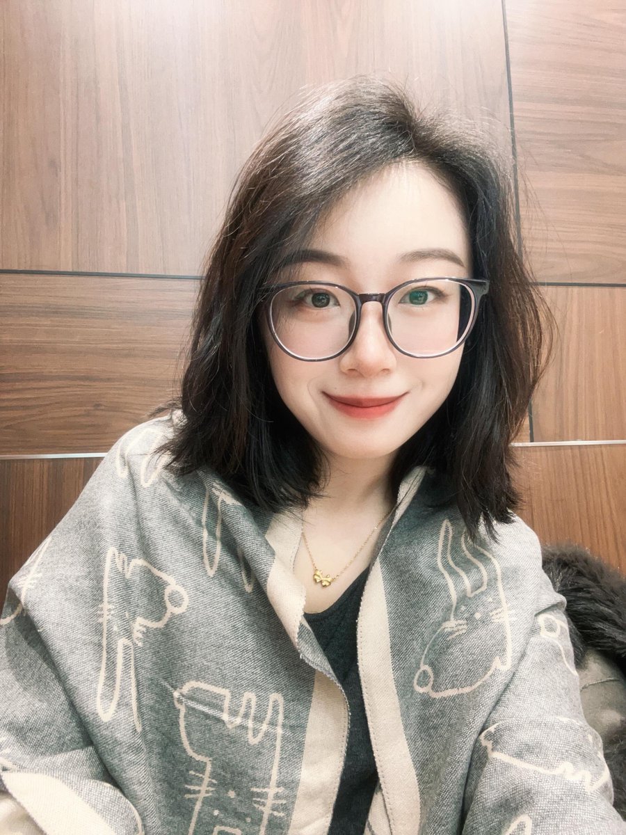 上班第一天就忍不住了，也是服了自己了…也许是特地穿了这个珍珠内裤，太磨小穴了… https://t.co/BP3wBek4A5