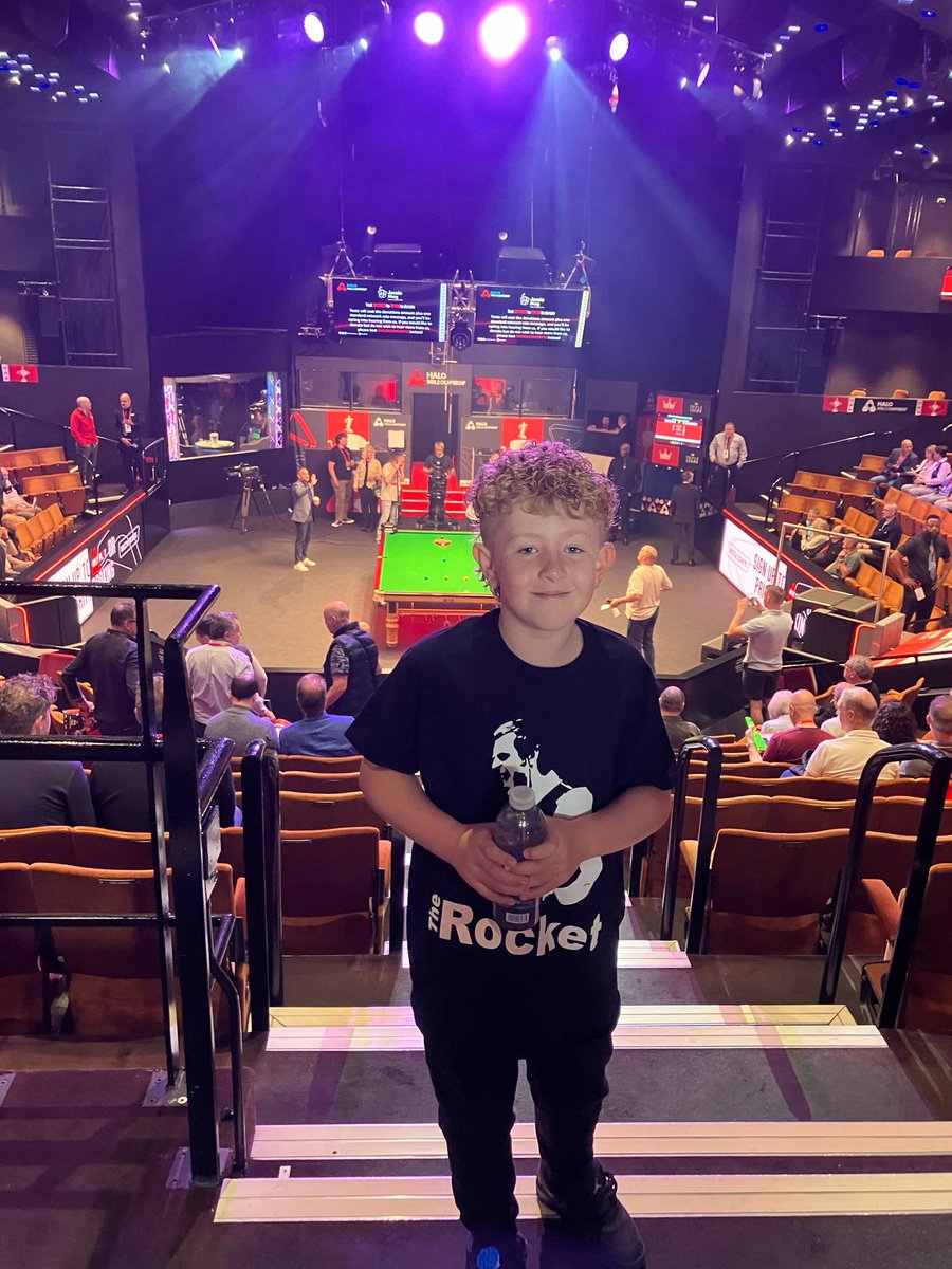 apjschool's tweet image. A weekend to remember! 🎱✨ MW had the chance to experience the thrill of live snooker action. We love to hear about these special events our pupils have attended! 💚 #SnookerFamily #FutureChampions #familyfun