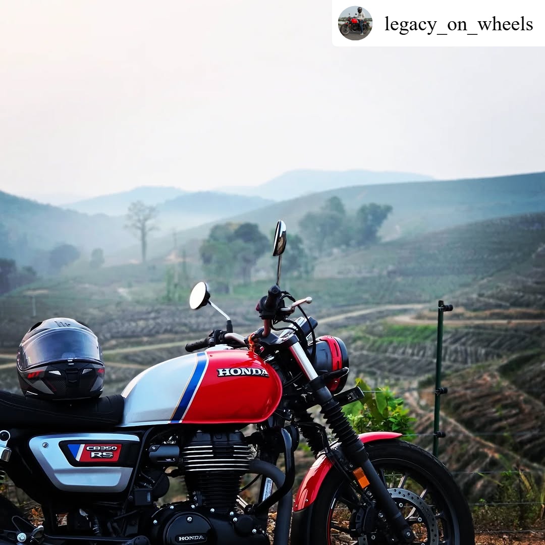 BigWingIndia's tweet photo. #Repost from @legacy_on_wheels
Every hill you climb, every mile you chase—your story begins here. The CB350RS is built to ride beyond limits.
#HondaBigWing #CB350RS #MYCBMYWay #LiveYourStories #BigBikes #Motorcycles #BigWingIndia https://t.co/VM1bx8zySk