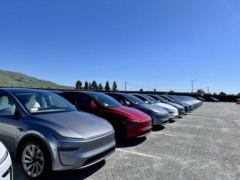 JSpring2012's tweet image. Grateful to the Tesla team for making it happen on a Saturday across multiple factories