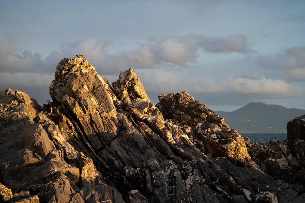 Rocks of millions of years have learned to imitate the sea, as a child does with its mother.

Limited edition fineart print availabe, write me!

#NaturePhotography
#Italy
#fineartphotography #collection