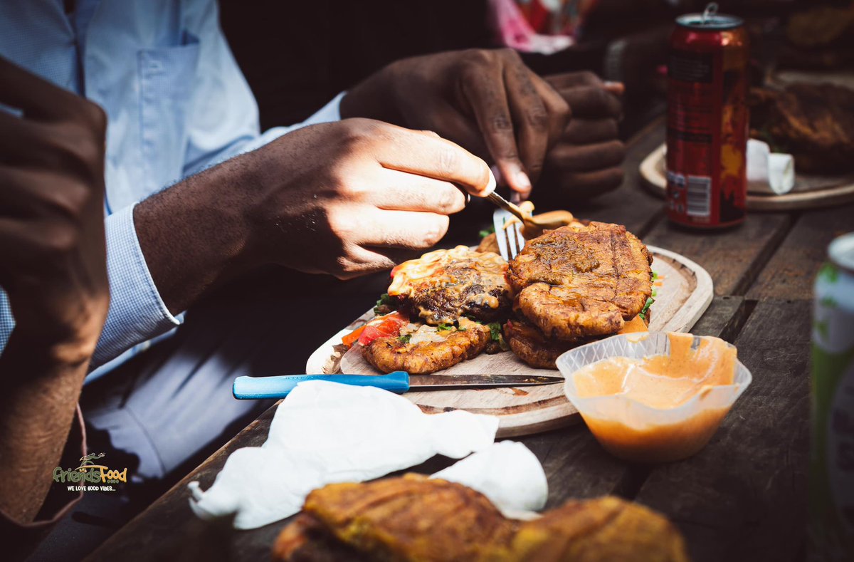 Hello Friend’s

Plantain bien doré, double steak, sauce qui coule…
On est clairement pas là pour blaguer.

Friend’s Food – We love good vibes.

⸻