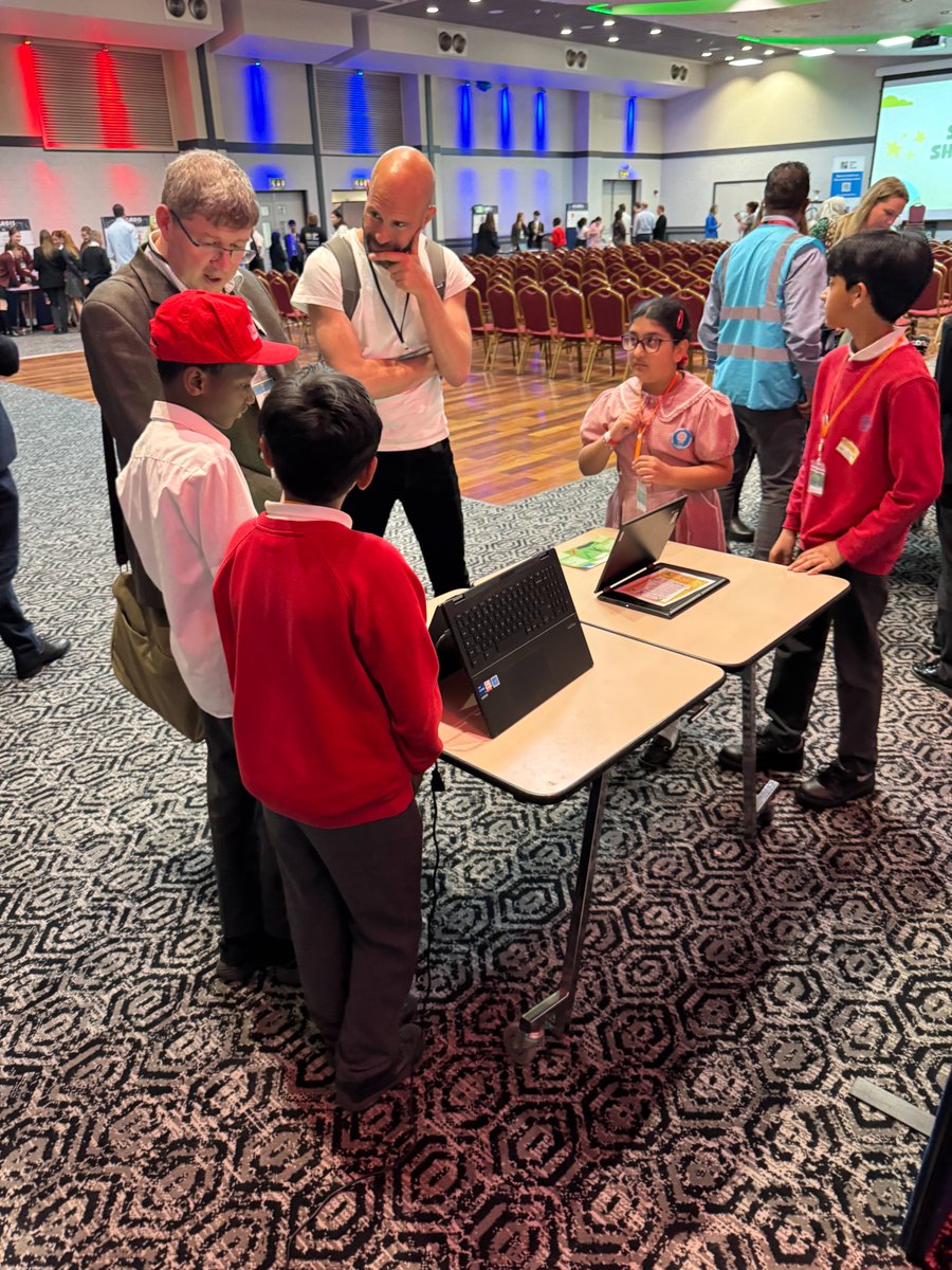 DallowPrimary's tweet image. Our year 5&6 Eco Warriors attended the CCADIS/Apps4Good trip on Friday. They got to present the app that they worked hard to design and create. It was a great experience for them. @ChilternLT @KatharineLovell