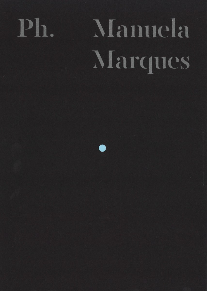 BiblioGulbenkian (@bibgulbenkian) on Twitter photo #LeLivreduJour - Ph.13 Manuela Marques | Teresa Castro (Texte) - <a href="/incm_da/">INCM - Imprensa Nacional-Casa da Moeda</a>.
Nouveau livre de la série Ph., une édition qui couvre la carrière artistique de Manuela Marques un des grands noms de la photographie portugaise contemporaine.
À découvrir à la Bibliothèque Gulbenkian #LeLivreduJour - Ph.13 Manuela Marques | Teresa Castro (Texte) - <a href="/incm_da/">INCM - Imprensa Nacional-Casa da Moeda</a>.
Nouveau livre de la série Ph., une édition qui couvre la carrière artistique de Manuela Marques un des grands noms de la photographie portugaise contemporaine.
À découvrir à la Bibliothèque Gulbenkian