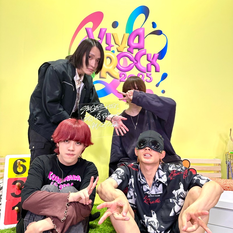 LINEVOOM_Japan's tweet photo. ＼⋱『VIVA LA ROCK 2025』プレゼントキャンペーン🎁／⋰

#ビバラ に出演した #シンガーズハイ（@Singers_High）のサイン入りパネルが当たる✨

▼応募方法
このアカウントをフォロー
この投稿をリポスト（RT）

▼キャンペーン規約
https://t.co/AHY77aBB3o

⇩#ビバラ生配信🎸
5月6日(火)よる7時～