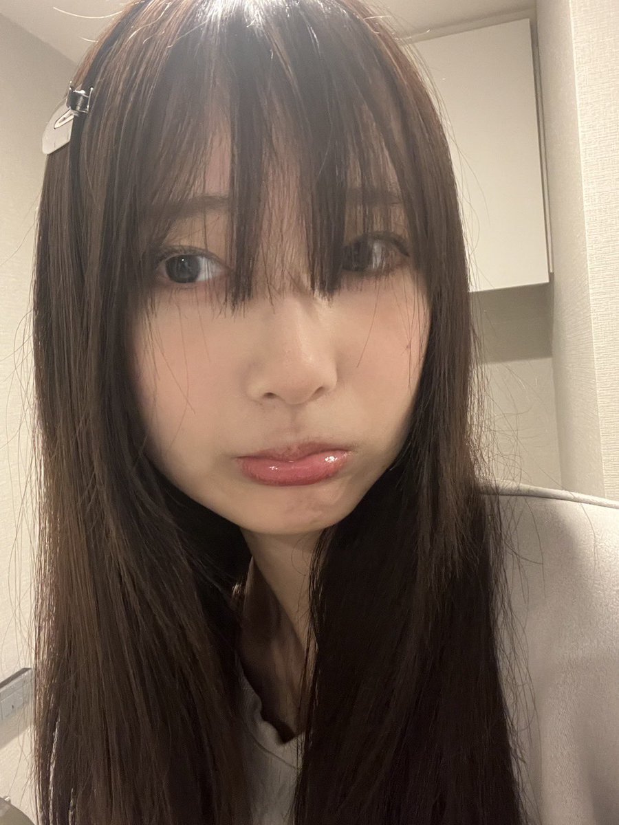 なな tweet media