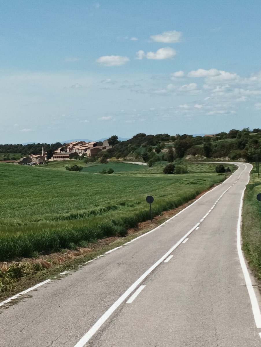 AJSantRamon's tweet image. 👉 L’Ajuntament arranja la carretera de Viver

📍L’alcalde Ribera ha destacat la rellevància d’aquesta actuació: "Feia anys que no s’hi actuava, i era una prioritat. Amb aquesta millora, augmentem seguretat i qualitat de la xarxa viària municipal"

📲santramon.ddl.net
