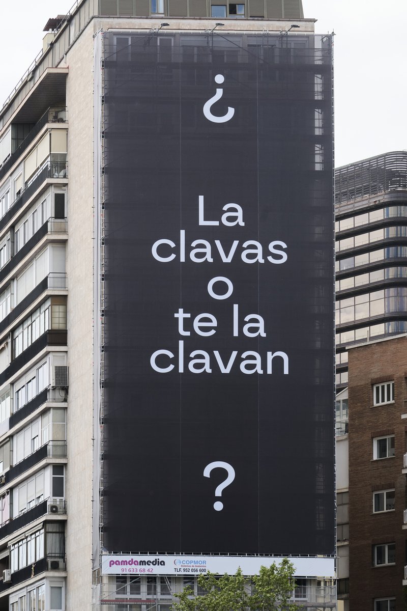 Si visteis esta lona en Madrid y no sabías de qué era...

Mira el próximo tuit. 😈🗡️