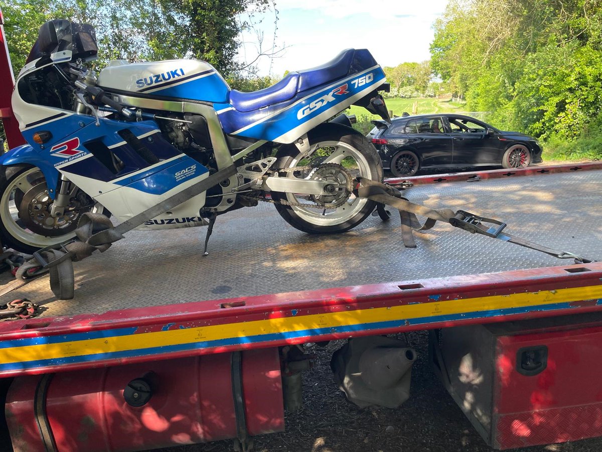 We found this driver speeding at 120km/h in a 60km/h zone while we were carrying out speed checks in Donadea,Kildare over the Bank Holiday.

We stopped them and it was found that they were a learner who had no insurance or tax for nine years.

They were arrested. Court to follow.