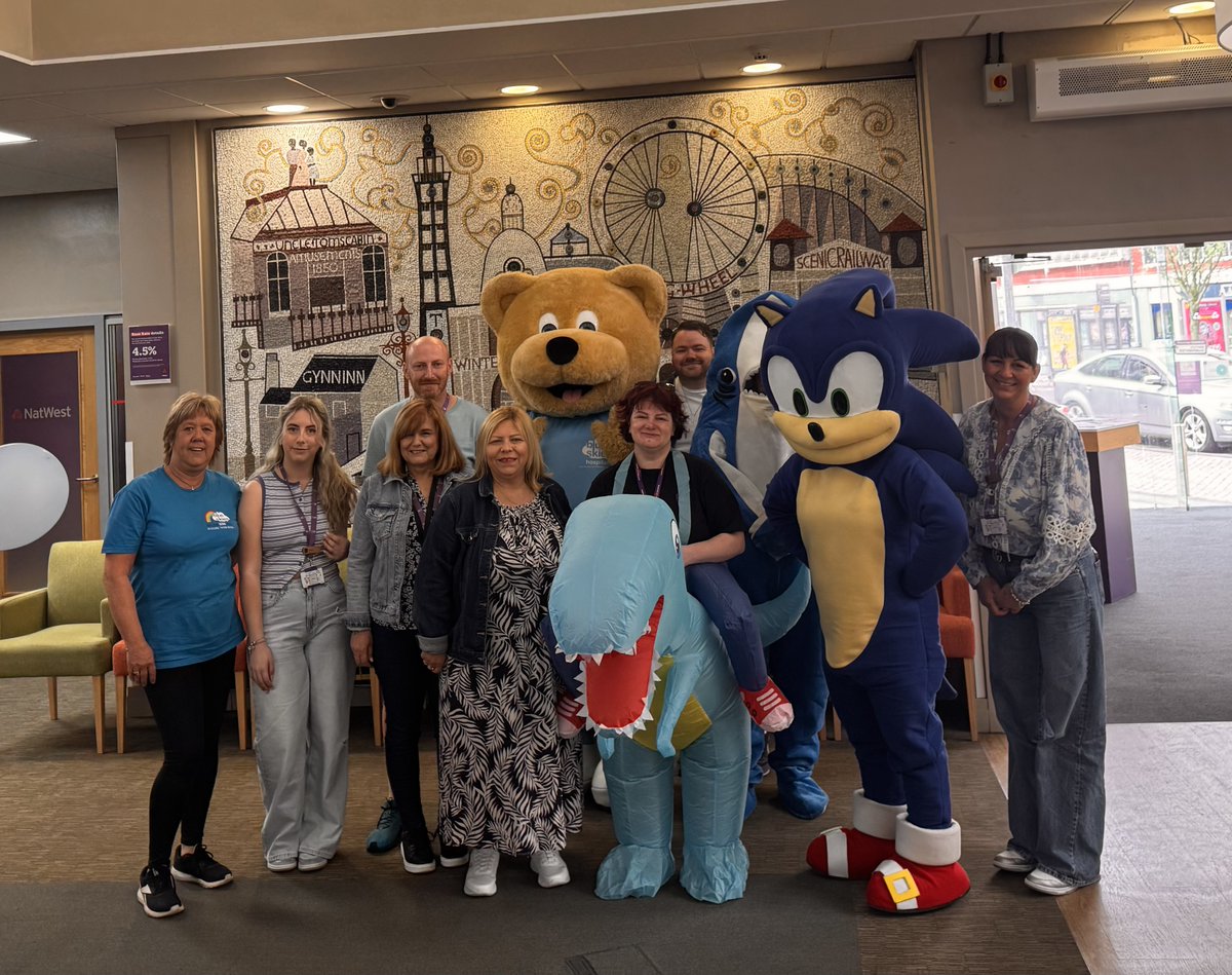 🐾What a PAWsome morning!🐻
Bobby Bear loved joining the team from Natwest Blackpool recently, when they hosted their Blue Skies day to help raise funds for our Dragon Boat Festival!.
Thank you to the whole team for jumping onboard! 💙
