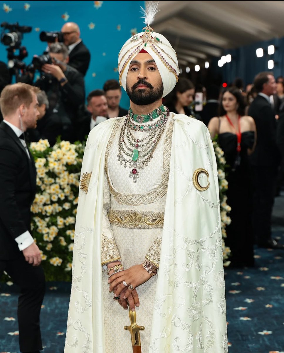 iamdesimag's tweet image. #DiljitDosanjh fait ses débuts au #MetGala2025 en #PrabalGurung