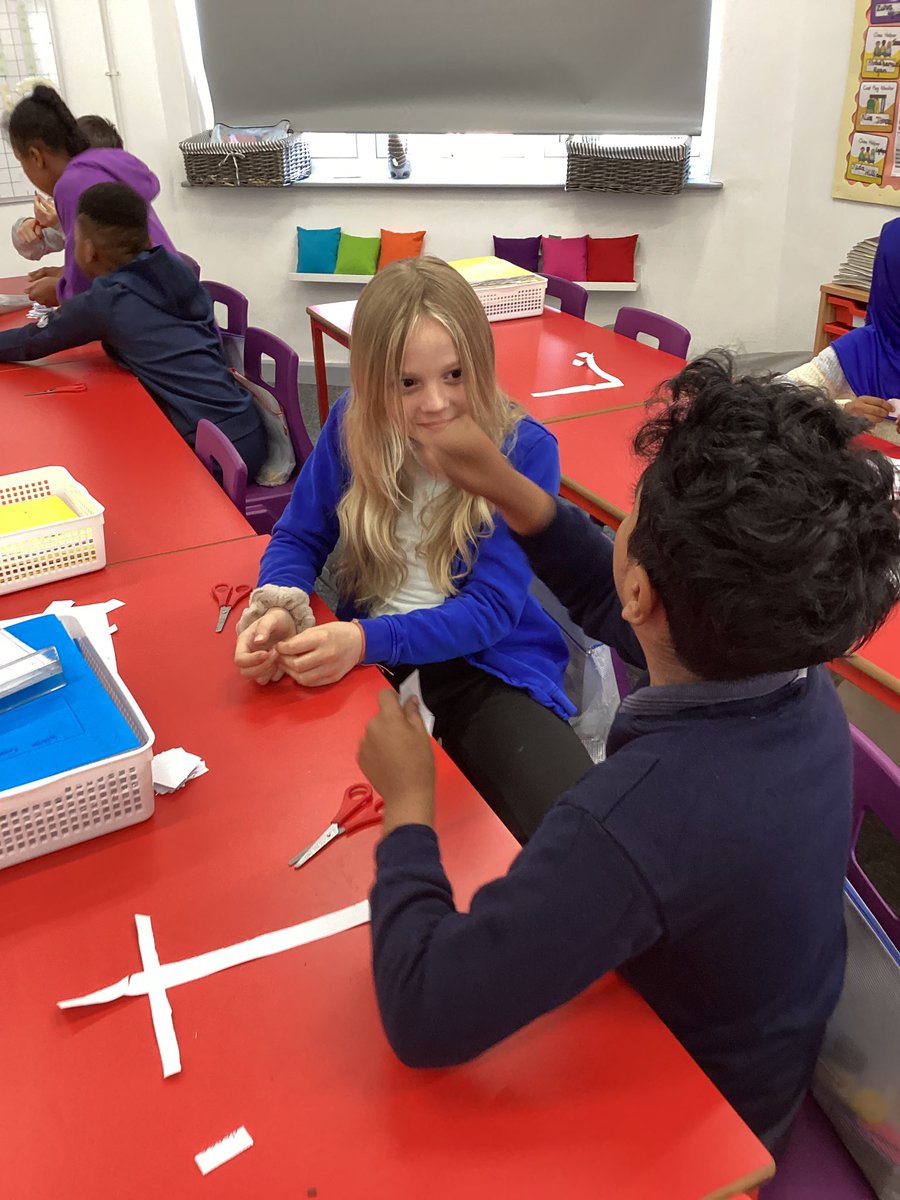 Fosse_TMET's tweet image. Miss Haley’s maths group are playing a game of higher or lower with amounts of money. It is helping us to compare amounts and converting between pounds and pence. #fmmaths #fmenthusiastic