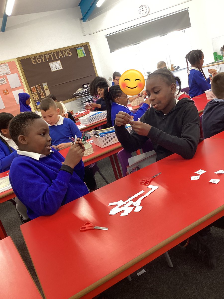 Fosse_TMET's tweet image. Miss Haley’s maths group are playing a game of higher or lower with amounts of money. It is helping us to compare amounts and converting between pounds and pence. #fmmaths #fmenthusiastic