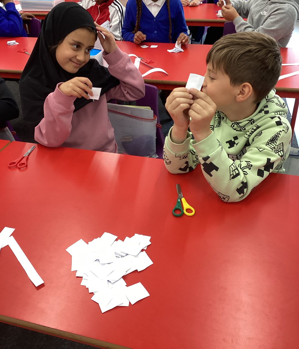 Fosse_TMET's tweet image. Miss Haley’s maths group are playing a game of higher or lower with amounts of money. It is helping us to compare amounts and converting between pounds and pence. #fmmaths #fmenthusiastic