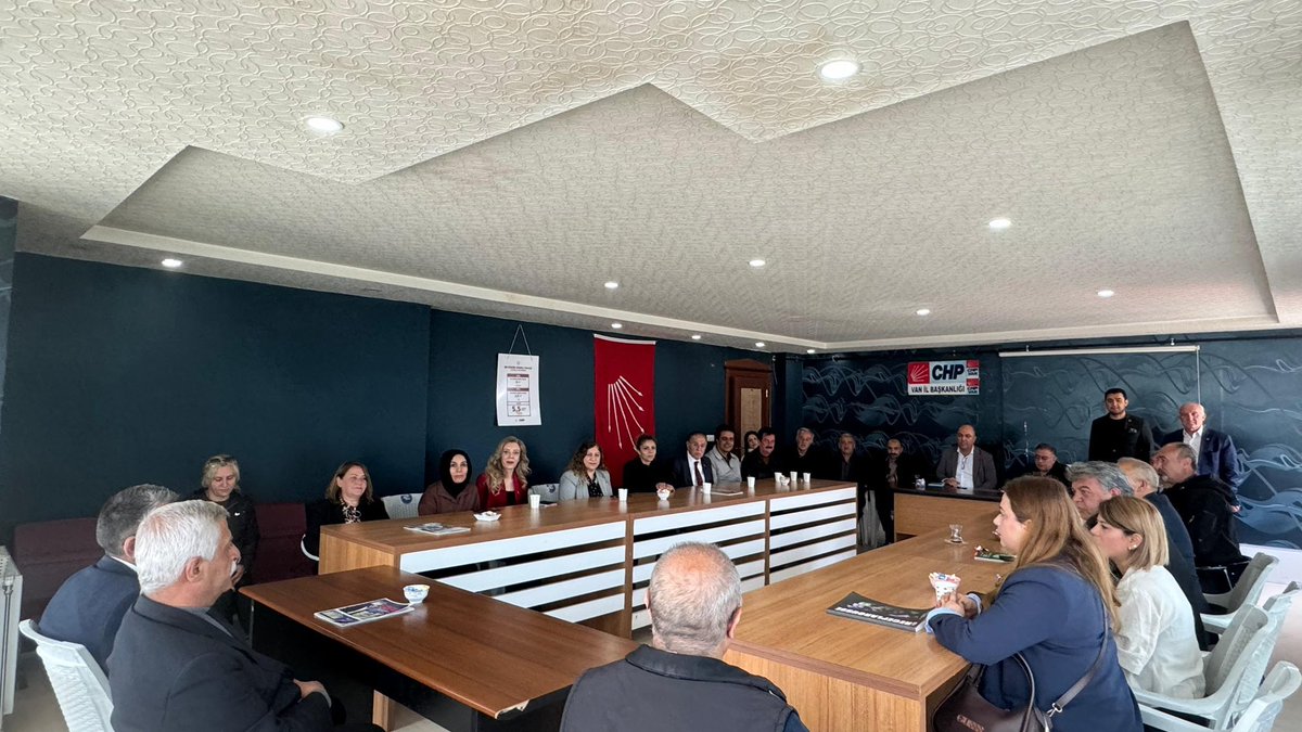 Parti Meclis Üyemiz Sayın Hikmet Erbilgin ile birlikte il yönetim kurulu üyelerimiz, ilçe başkanlarımız, kadın kolları ve gençlik kolları başkanlarımızla, Genel Başkanımız Sayın Özgür Özel’in katılımıyla 10 Mayıs’ta gerçekleştirilecek mitingimiz öncesinde bir toplantı