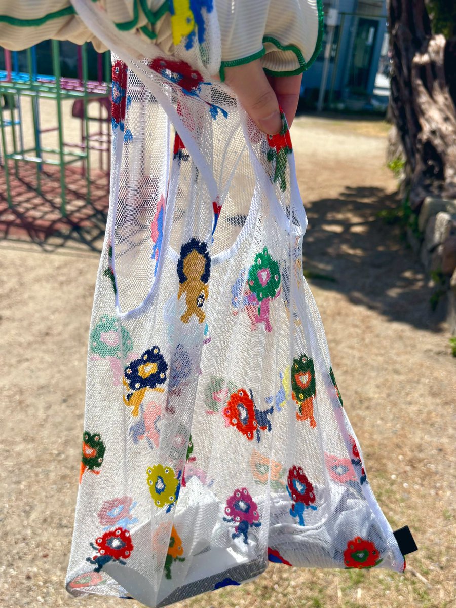 万博で買ったお土産ミャクミャクのレースのBAG 重いものとか角張った