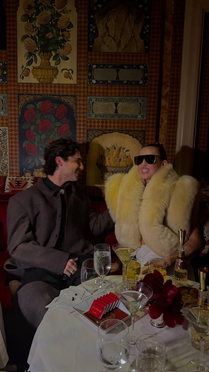 MileyCyrusVEN's tweet image. 📸 | Miley Cyrus junto a Humbe y Yalitza en el after party de la #MetGala2025.