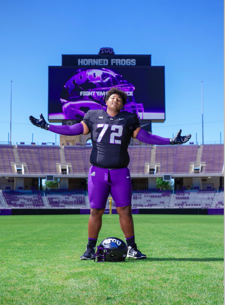 robison_devan's tweet image. Thank you @TCUFootball for having me and my family. We had an amazing time and learned a lot about the program.🐸💜 #GoFrogs #funkytown @CoachSonnyDykes @CoachRickerOL @BGChrisOwens