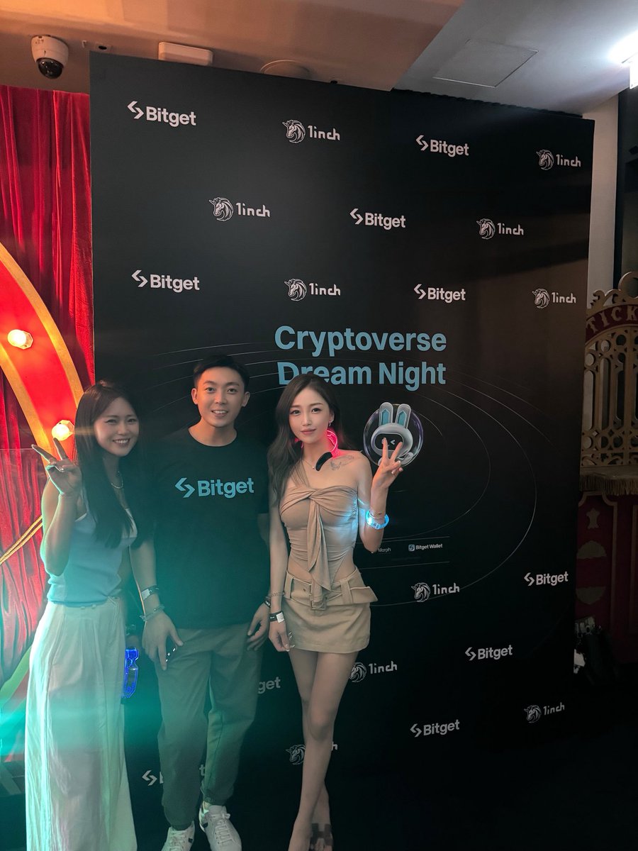 verababeeee's tweet image. Bg的忠实用户在收了无数小礼盒后总算在迪拜见到家印哥了🥳

@xiejiayinBitget  @bitgetglobal
#bitget #Token2049