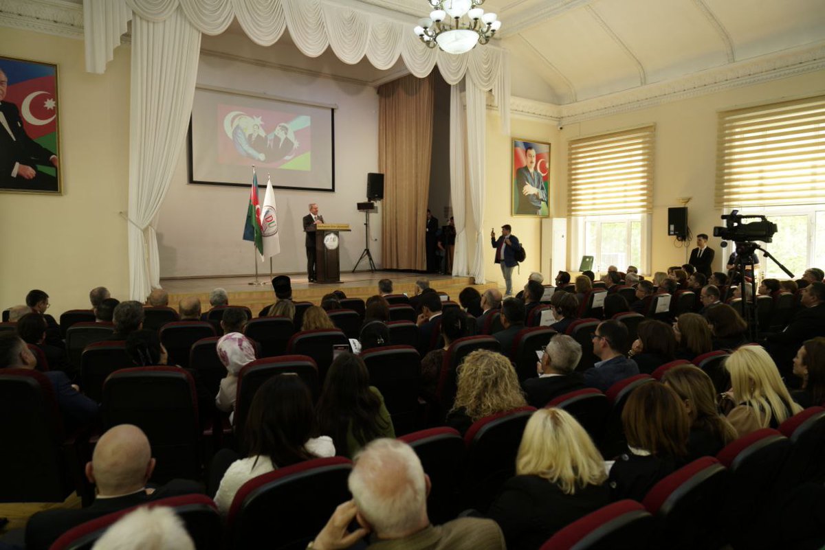 Azerbaycan Diller Üniversitesi Rektörü Sn Prof Dr Kamal M. Abdullayev'in davetlisi olarak Ümummilli lider merhum Haydar Aliyev'in doğumunun 102. yıl dönümü münasebetiyle düzenlenen “HEYDƏR ƏLİYEV: MULTİKULTURALİZM VƏ TOLERANTLIQ İDEOLOGİYASI” konferansına katıldık. 
Açılış