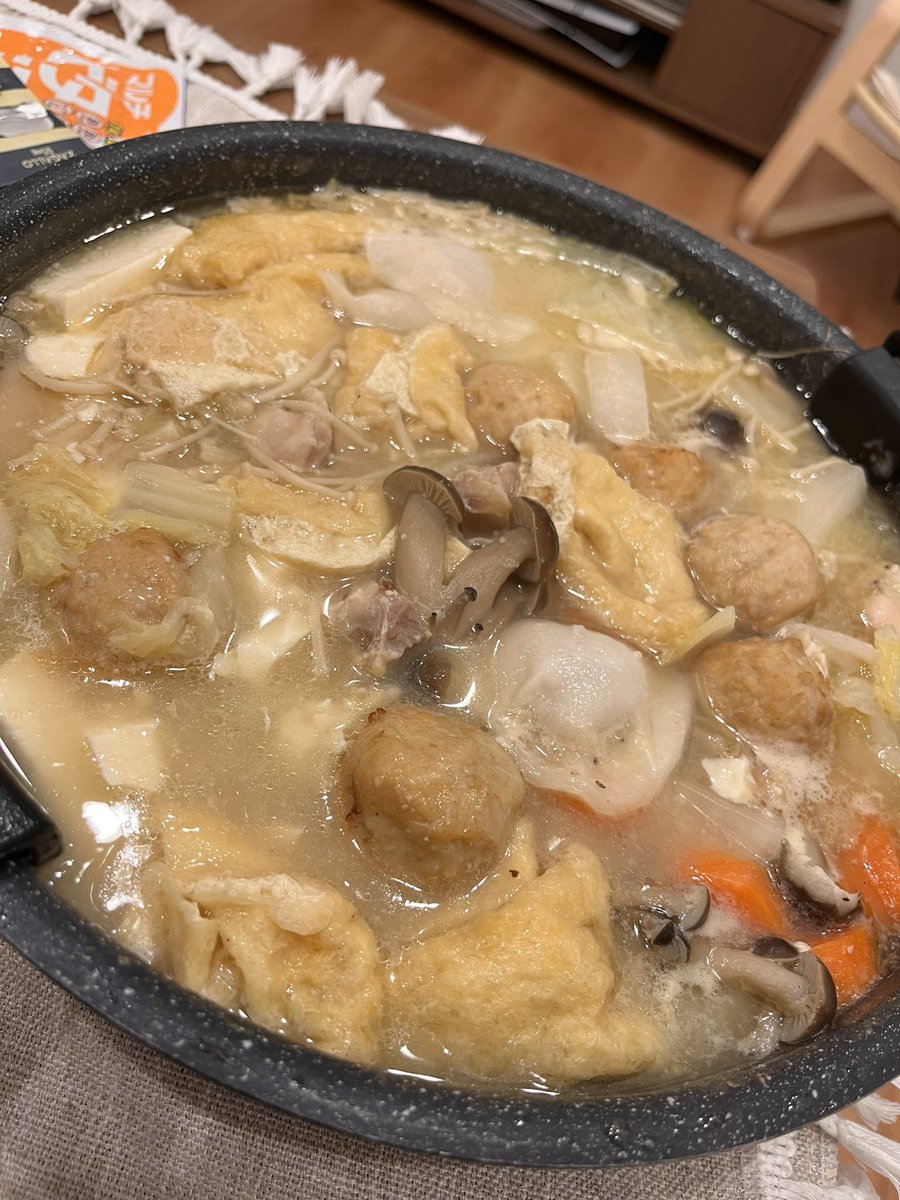 今夜はトレーニングの後に味噌ちゃんこを作ったよ！昔、全日本プロレスの道場に住んでた時に斉藤ブラザーズが作ってくれたちゃんこほど美味しくはないけど、悪くないよ！

今週の土曜日からBOSJが始まるし、準備は続いてる！待ちきれない！👑🔥
#njpw #bosj32