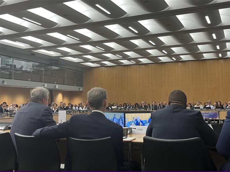 "Resource-backed loans are the new elephant in the room. They need to be #transparent and inclusive to ensure #mining benefits resource-rich countries and helps governments finance development priorities." - <a href="/Mark_EITI/">Mark Robinson</a> at the Ministerial Roundtable at the <a href="/OECD/">OECD ➡️ Better Policies for Better Lives</a> HQ in Paris🇫🇷 yday