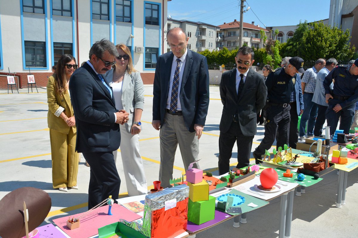 Türkiye Yüzyılı Maarif Modeli kapsamında yürütülen "Dilimizin Zenginlikleri" projesi çerçevesinde Zinnet Dilmen Anaokulu tarafından sergi düzenlendi.