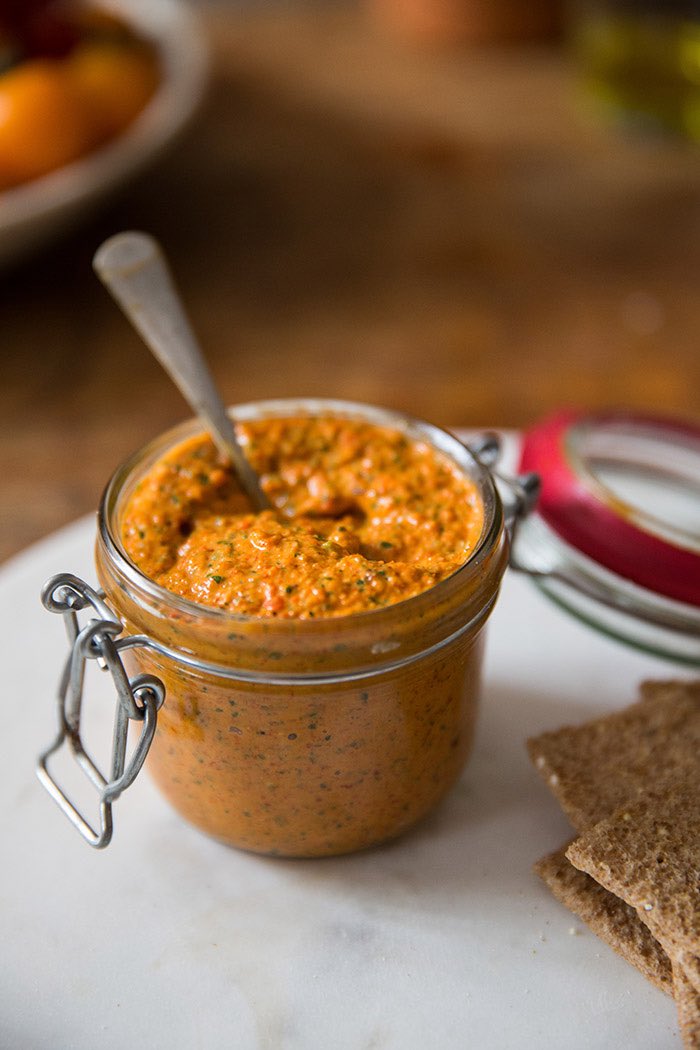 Easy Roast red pepper pesto
 
This is the perfect recipe to adapt to your own taste and add more garlic or even a hit of chilli.

drizzleanddip.com/2016/03/23/roa…