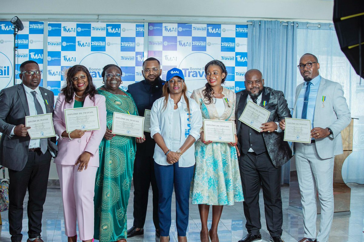 [Nos Médaillés AAZIS de Nkok]

Le 1er mai 2025, l’Autorité Administrative de la ZIS de Nkok a eu l’immense honneur de compter pour la première fois, des récipiendaires de la médaille du Travail au sein de ses effectifs.  

#aazisnkok #travail