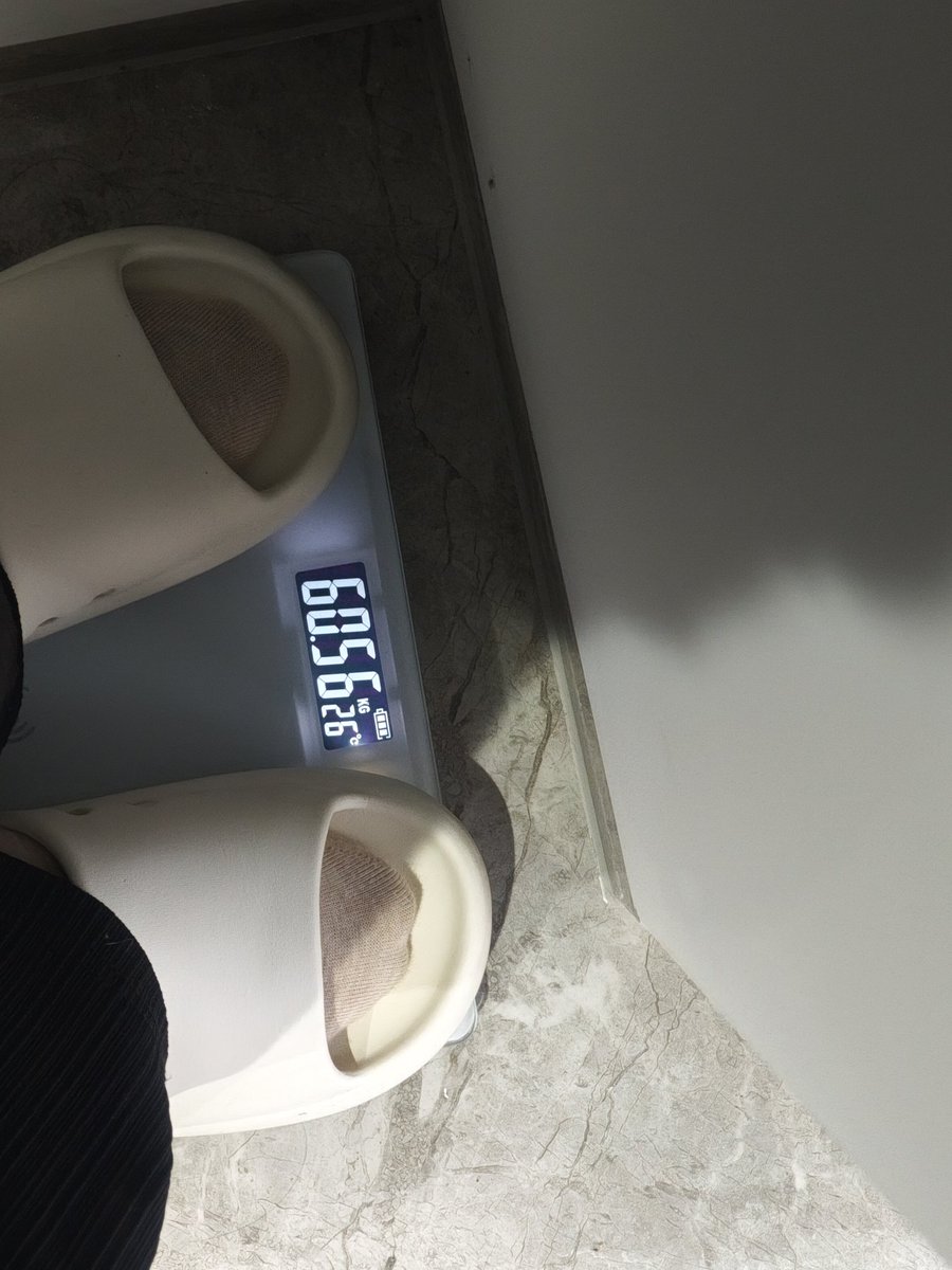 178的个头
就这点体重
我还想再多点肉😭

#深圳伪娘 #深圳CD #男娘 #深圳男娘 #男娘S #女王受 #足控 #高跟鞋 #丝袜