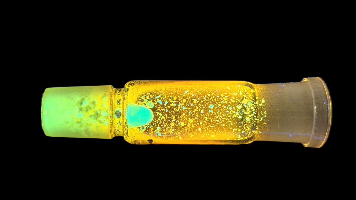Rajamalligandee's tweet photo. When UV light meets material magic, pure radiance reveals unseen beauty✨🧑🔬
#PROFM #OLED #TADF #Researchlife https://t.co/71ScWmO4Zk