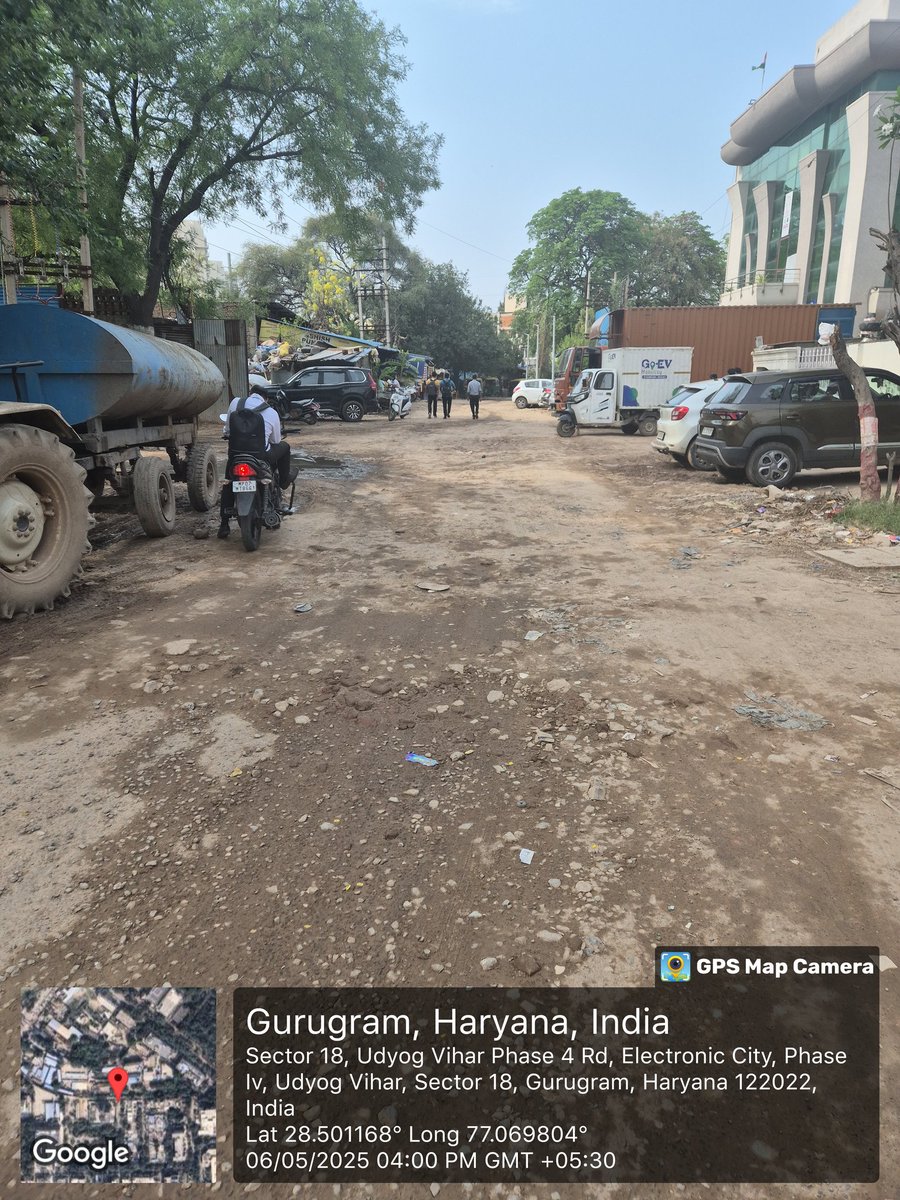 dariussingh10's tweet photo. @MunCorpGurugram

This and adjacent roads in Electronic City, Gurugram have not be repaired or maintained in 3+ years. These roads are severely damaged making it extremely dangerous for vehicle and pedestrian use. Request to repair these roads ASAP.

#RoadSafety #Gurugram https://t.co/I1oc8GzV53