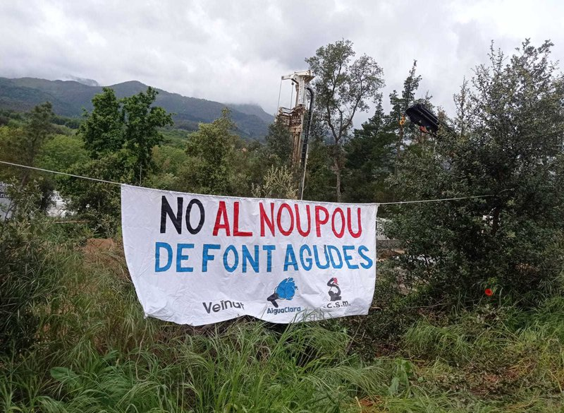 🚨 ALERTA: Inici de la perforació d’un nou pou de Font Agudes a Arbúcies

Aquest pou pot posar en perill l’equilibri de l’aqüífer, assecar fonts naturals i alterar un ecosistema ja molt fràgil. Actualment, ja extreuen 5 milions de litres d'aigua diaris!

elpuntavui.cat/societat/artic…
