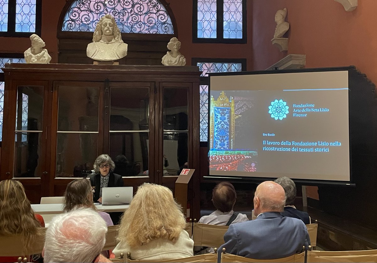 Ieri si è conclusa l’ultima tappa del ciclo di conferenze, dove abbiamo viaggiato nel tempo con Eva Basile della Fondazione Arte della Seta Lisio - Firenze, che ci ha incantato con “Il Settecento tessuto: ricostruzioni storiche ai giorni nostri”✨