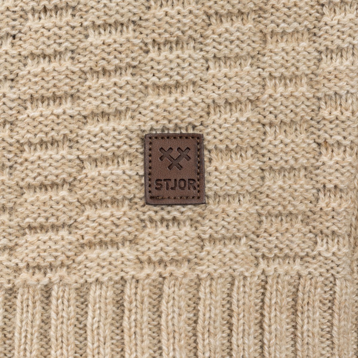 La senzillesa pot ser extraordinària quan està feta amb passió. Especialment quan cada puntada és una aposta pel que és autèntic, durador i essencial.🧵
#modamasculina #sostenible #punt #moda #slowfashion