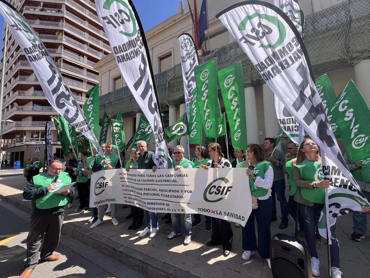 📢 🏥#CSIF se ha concentrado frente a la Subdelegación del Gobierno en Castellón para reclamar al Ministerio de Sanidad un Estatuto Marco con mejoras laborales PARA TODOS LOS PROFESIONALES, que garantice la calidad asistencial, la jubilación parcial y un sistema retributivo justo