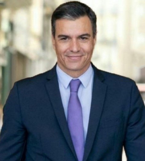 AsturCuervo's tweet image. Es humanamente imposible soportar lo que está soportando, lo atacan desde todos los flancos, a su derecha y a su izquierda, pero es capaz de resistir y España sigue avanzando.
No estas solo, millones de españoles estamos contigo.
No pasarán!!!