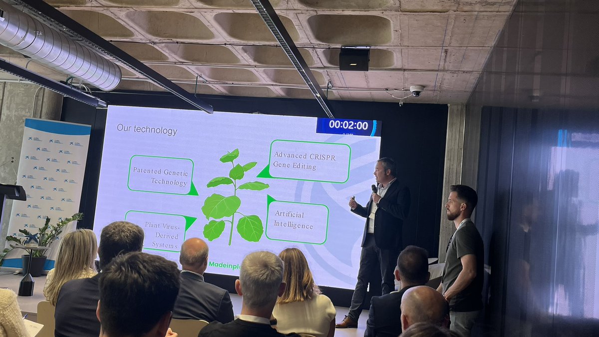 ceeivalencia's tweet photo. 👏 Felicidades a las startups finalistas de esta 18ª edición de los #PremiosEmprendeXXI @crowmie_es @ecoonehotels, #Madeinplant, #Veganic, @ziknes_ son cinco proyectos que demuestran la fuerza del ecosistema emprendedor valenciano https://t.co/o2nr00xiYG
