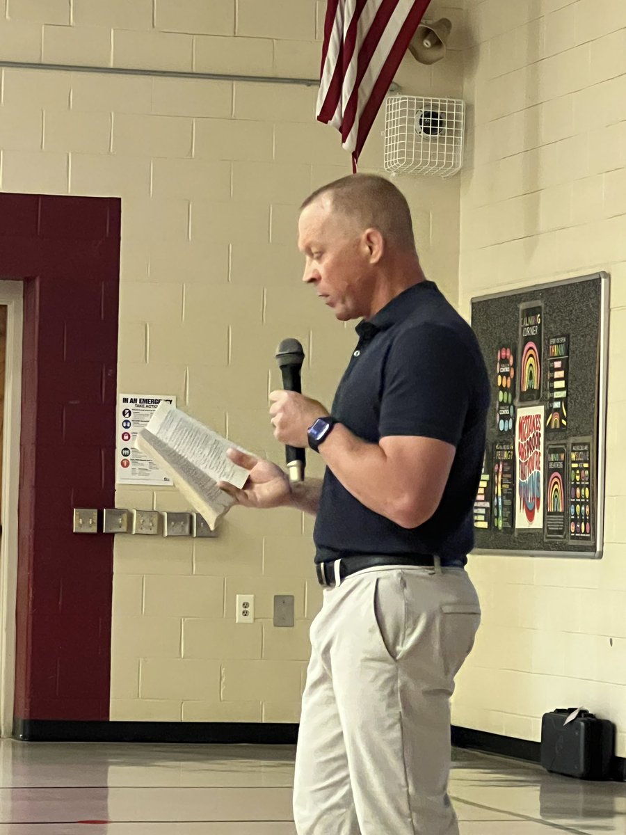 CBklangloisPE's tweet image. Huge shoutout to @CBckehan for bringing in this incredible author to talk to our 3rd-6th grade kiddos!! @RobBuyea 

I even got some new book ideas for my nieces and nephews. Warwick is lucky to have you!!! @CBWarwickElem