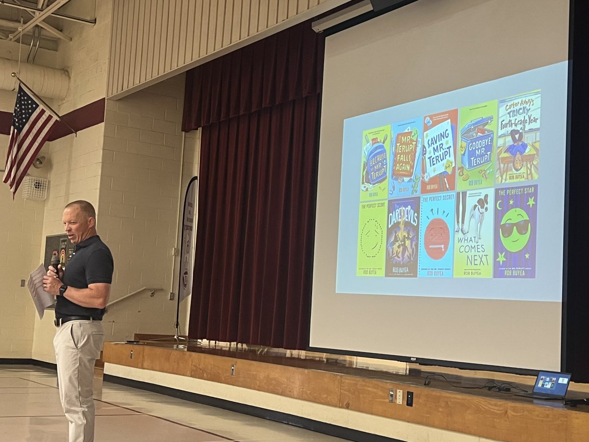 CBklangloisPE's tweet image. Huge shoutout to @CBckehan for bringing in this incredible author to talk to our 3rd-6th grade kiddos!! @RobBuyea 

I even got some new book ideas for my nieces and nephews. Warwick is lucky to have you!!! @CBWarwickElem