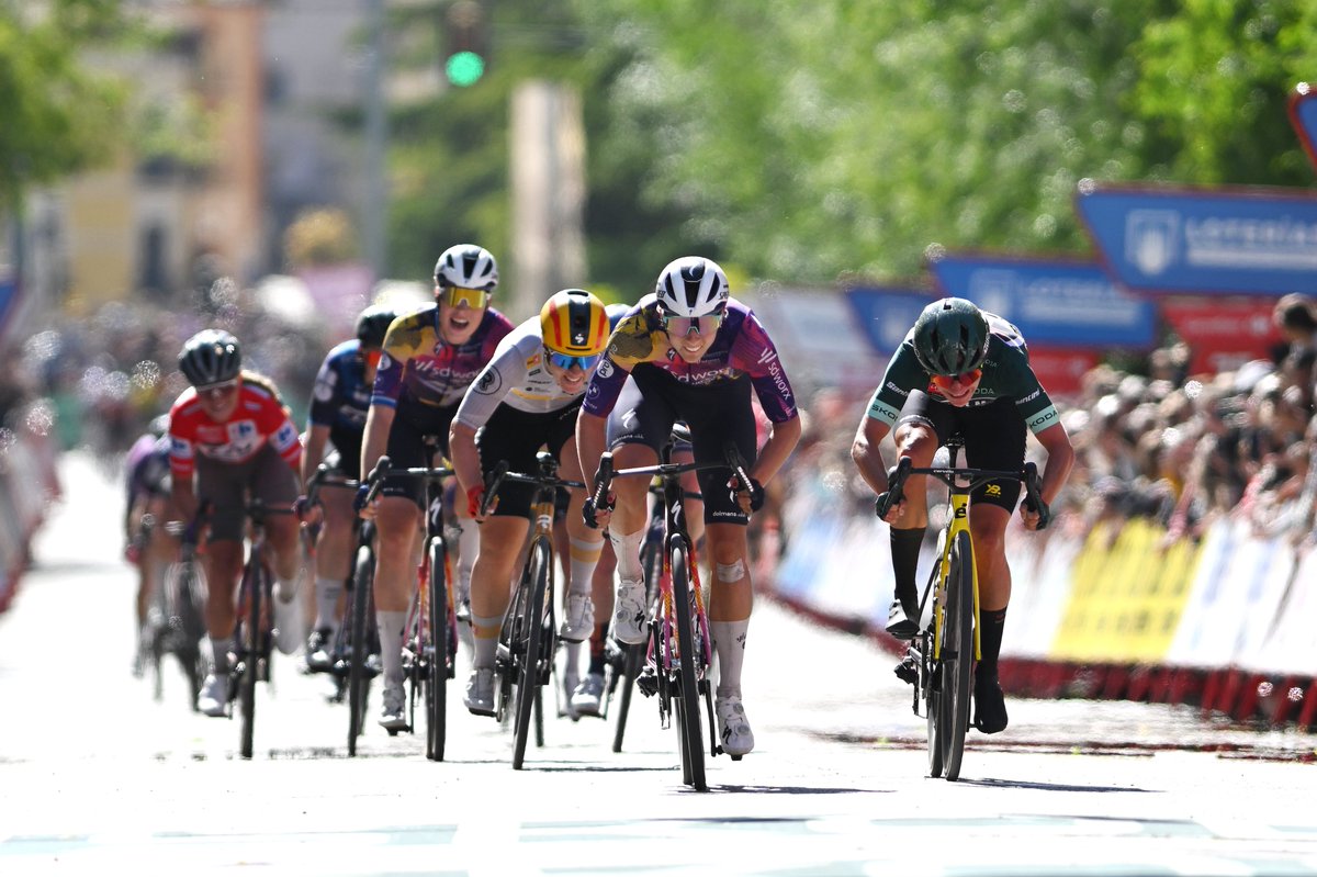 teamsdworx's tweet photo. "This is a dream day" 
Femke Gerritse reacts after winning her first ever WorldTour race at @LaVueltaFem 

"This is so crazy. I didn't expect this today. This was the perfect day. In the bonification sprint I was already the fastest and then I noticed that I had good sprint legs. In the final my teammates really gave the perfect lead-out, right out of the book. It was a chaotic final, but I could calmly follow their wheel. Anna van der Breggen did a great job on that roundabout and a bit later Mischa Bredewold took over. They both held on for so long and brought me to the finish line perfectly. Then I went on. At about 175 metres from the finish I felt Marianne Vos coming alongside me and then I was able to accelerate again and so I kept first place. Really crazy to win a stage in the Vuelta."

"There are not that many who have managed to beat Marianne Vos in a sprint. That I succeeded is perhaps what makes me most proud. Marianne has been one of my idols since childhood. We are both 'Brabanders' (from the same region) and I still look up to her. So to beat her now and win a stage in the Vuelta like that, that's really bizarre."

"Yesterday we grabbed next to the red jersey because I made a mistake myself towards the last corner and then got held up behind a crash. So I did dream of red, but I didn't think it would happen today. For that, everything had to be just perfect, which was the case. Everyone was so good today. This is really a win and red jersey for the team."

"This is my best win ever, especially for the way we did it with the team. This is also my first ever WorldTour victory and leader's jersey. It really is a dream come true. But I don't quite realise it yet, it still has to sink in. It's suddenly going very fast for me this season."

Photos: @GettySport 

#wesparksuccess