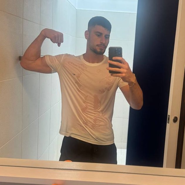 Soaked in sweat, clinging tight—every muscle tells you exactly who’s in charge. Watch closely, crave deeper. 

💦💪 

#Throne #Serve #finsub #AlphaHeat #DominanceDrips