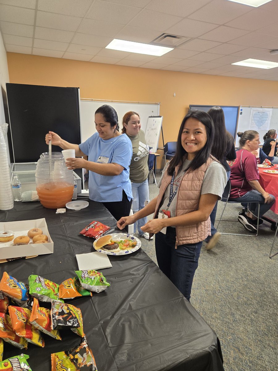 Jessica Tejada (@jtejadaewe) on Twitter photo National Teacher Appreciation Day <a href="/ewesbisd/">Edgewood Elementary</a> <a href="/SBISD/">Spring Branch ISD</a> Our parents are grilling for our teachers and staff. National Teacher Appreciation Day <a href="/ewesbisd/">Edgewood Elementary</a> <a href="/SBISD/">Spring Branch ISD</a> Our parents are grilling for our teachers and staff.
