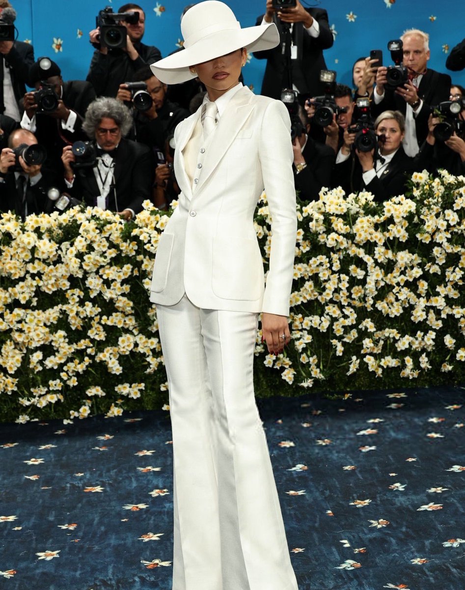The theme of the #MetGala this year was ‘Tailoring Black Style’. Here’s a thread of my favourite looks. Starting with Zendaya