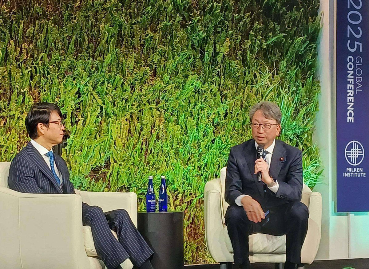 HIRO MIZUNO (@hiromichimizuno) on Twitter photo Minister Taira of 🇯🇵 Digital Transformation Agency <a href="/TAIRAMASAAKI/">平将明(たいらまさあき/Taira Masaaki)</a> shared his insights into how Japan sees the opportunity cities and challenges in Ai and robotics at #milkenglobal2025 in LA.
Very insightful and engaging. thanks Minister Taira. Minister Taira of 🇯🇵 Digital Transformation Agency <a href="/TAIRAMASAAKI/">平将明(たいらまさあき/Taira Masaaki)</a> shared his insights into how Japan sees the opportunity cities and challenges in Ai and robotics at #milkenglobal2025 in LA.
Very insightful and engaging. thanks Minister Taira.