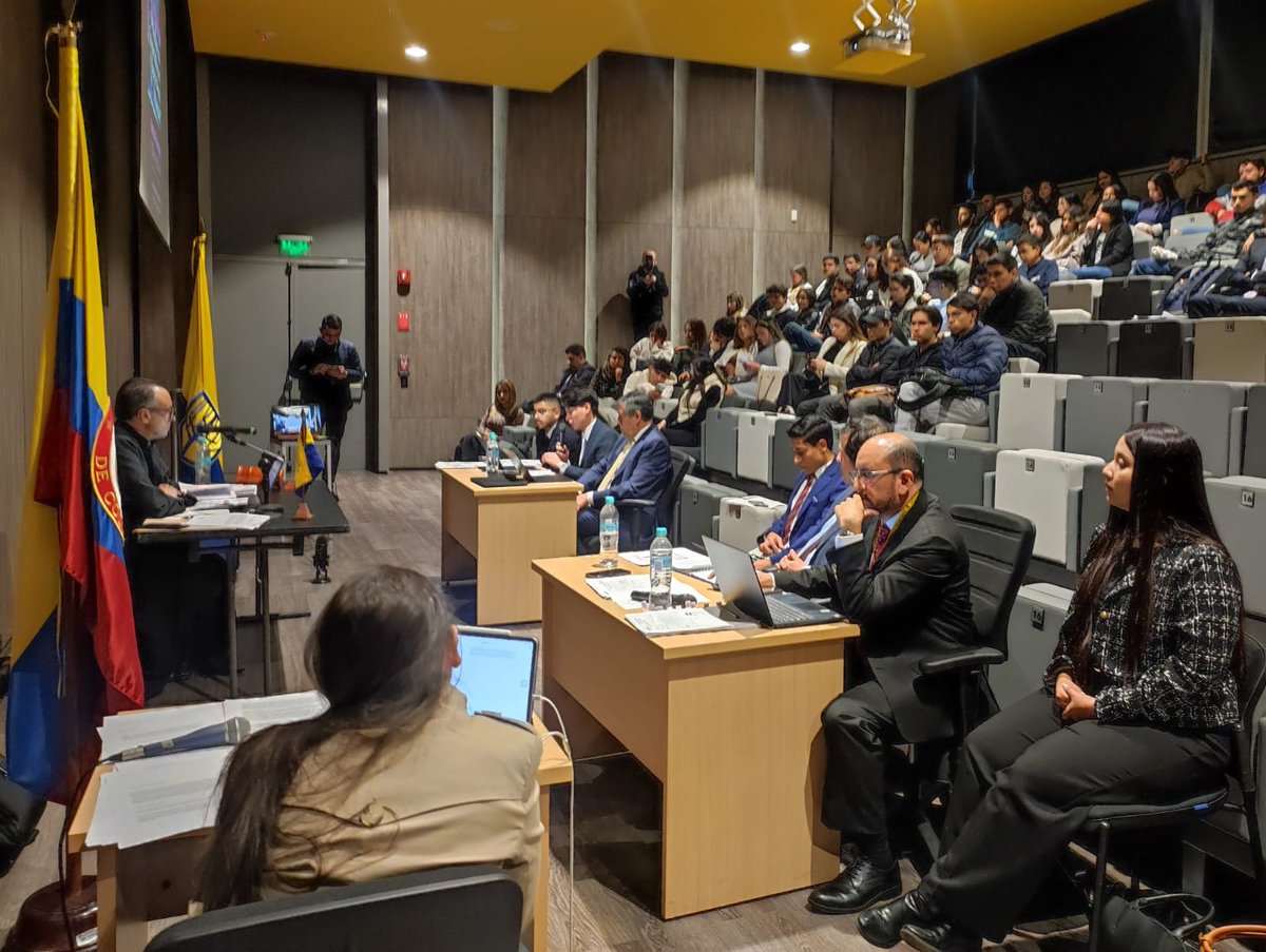 💙💛 ¡Éxito total en el Seminario “Audiencias Concentradas en el Derecho Penal Acusatorio”!
Una jornada académica enriquecedora, llena de análisis práctico y discusión jurídica.

Gracias a todos los asistentes por construir conocimiento con nosotros. ⚖️📚