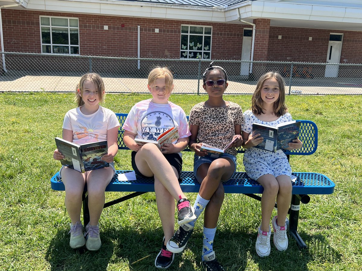 Michelene Kesner (@michelenekesne1) on Twitter photo Be still my heart...reading at recess! ❤️📚 <a href="/JoshRingling/">Josh Ringling</a> <a href="/cfescolts/">Christopher Farms</a> <a href="/anne_bianchi/">Anne Bianchi Emmons Ed.S.,NBCT</a> Be still my heart...reading at recess! ❤️📚 <a href="/JoshRingling/">Josh Ringling</a> <a href="/cfescolts/">Christopher Farms</a> <a href="/anne_bianchi/">Anne Bianchi Emmons Ed.S.,NBCT</a>