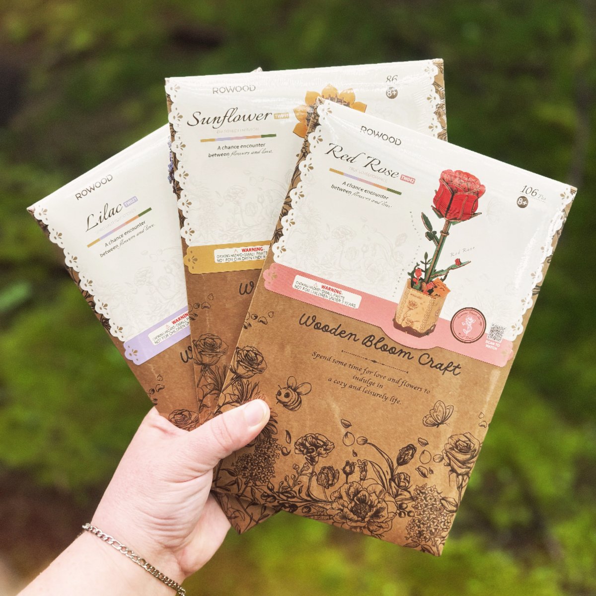 newburycomics's tweet photo. Mother's Day is coming up this Sunday! Flowers are always a wicked good gift, get Mom ones that will last 💐 

#mothersday #flowers #buildkit #puzzle #giftideas https://t.co/zZnDLH5Qgm
